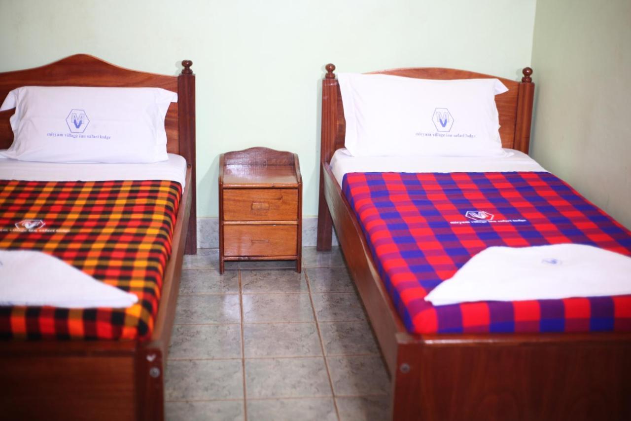 Miryams Village Inn Safari Lodge Sultan Hamud Extérieur photo
