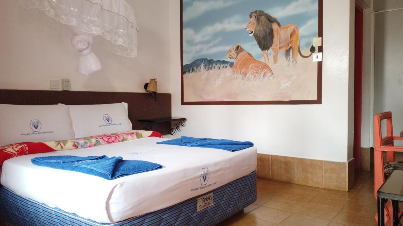 Miryams Village Inn Safari Lodge Sultan Hamud Extérieur photo