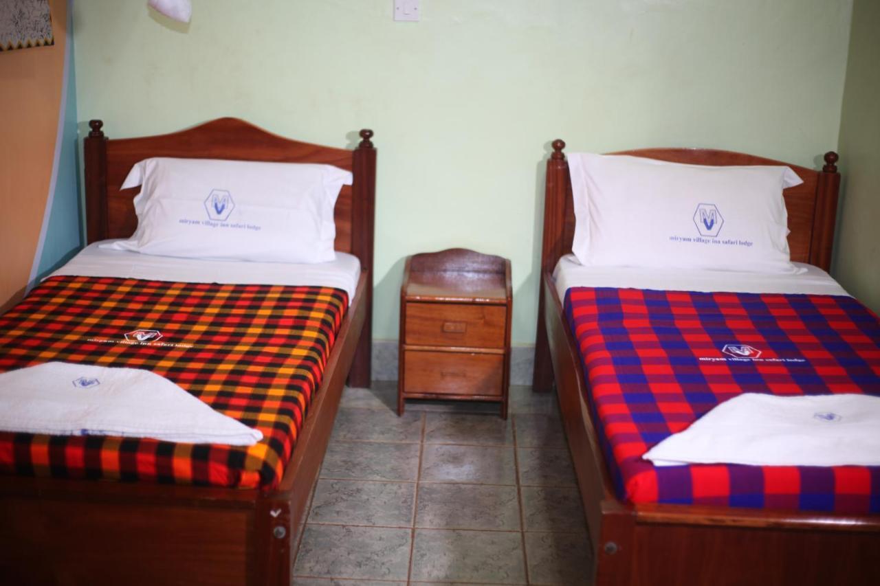 Miryams Village Inn Safari Lodge Sultan Hamud Extérieur photo