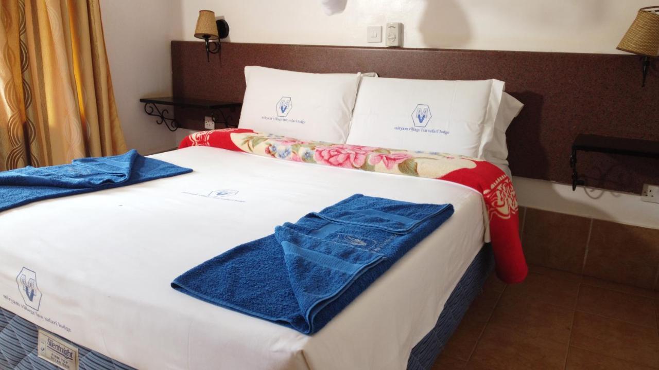 Miryams Village Inn Safari Lodge Sultan Hamud Extérieur photo