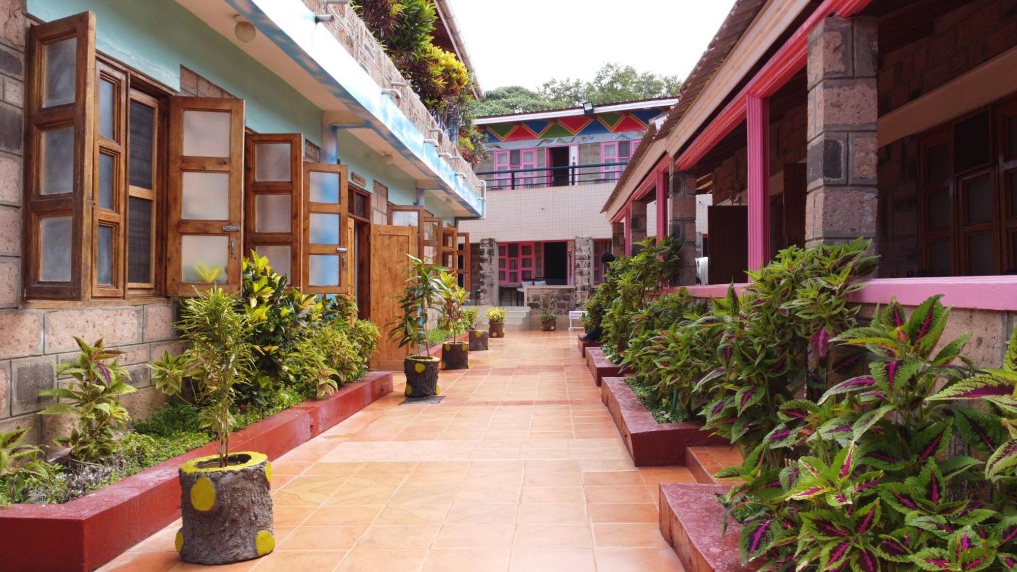 Miryams Village Inn Safari Lodge Sultan Hamud Extérieur photo