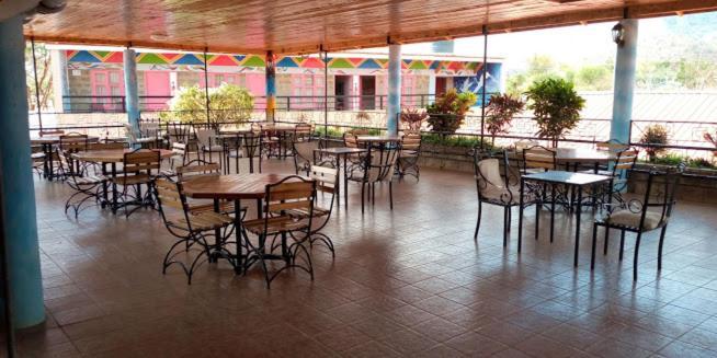 Miryams Village Inn Safari Lodge Sultan Hamud Extérieur photo