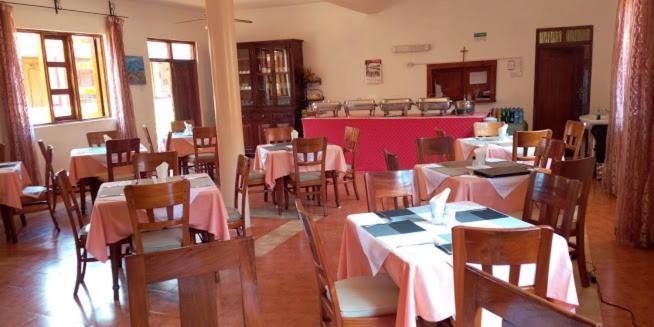 Miryams Village Inn Safari Lodge Sultan Hamud Extérieur photo