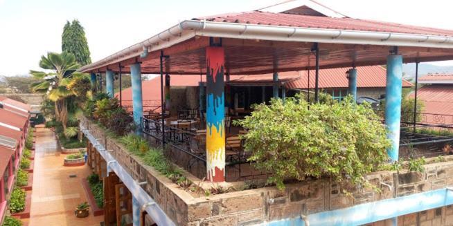 Miryams Village Inn Safari Lodge Sultan Hamud Extérieur photo