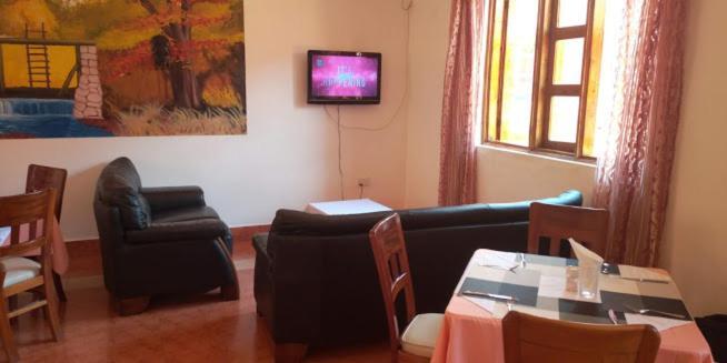 Miryams Village Inn Safari Lodge Sultan Hamud Extérieur photo